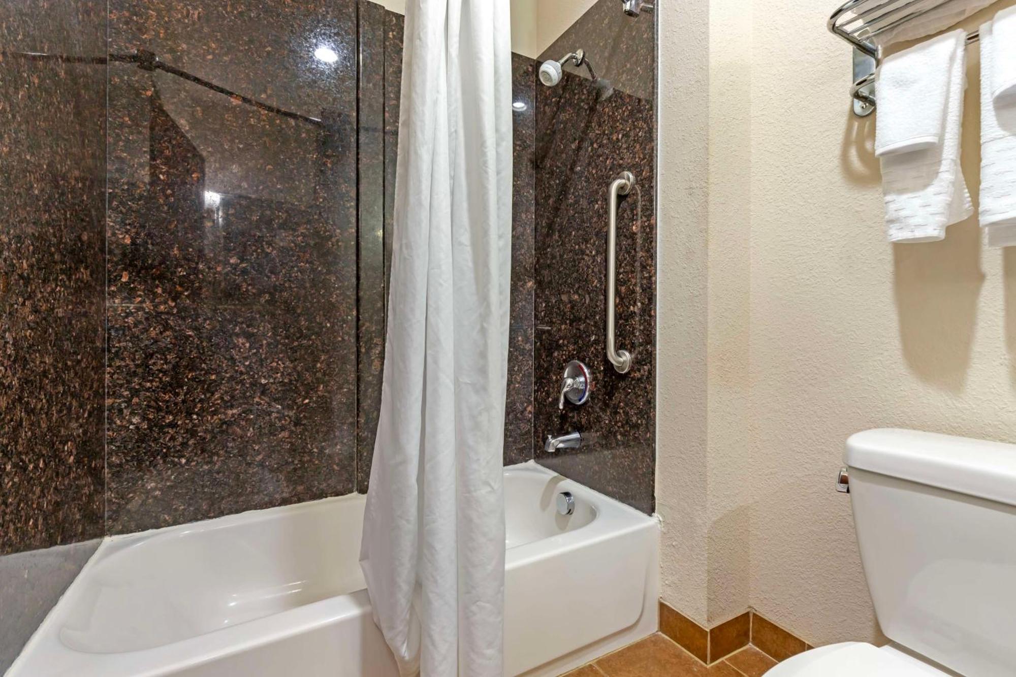 Best Western Plus Greenville South Piedmont Екстериор снимка